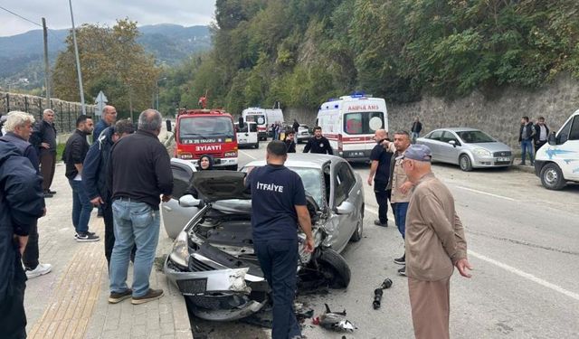 Kastamonu'da iki otomobil çarpıştı: 4 yaralı