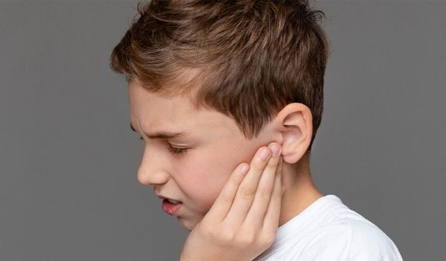 Kulak ağrısı deyip geçmeyin! Çocuklarda işitme kaybına neden olabilir