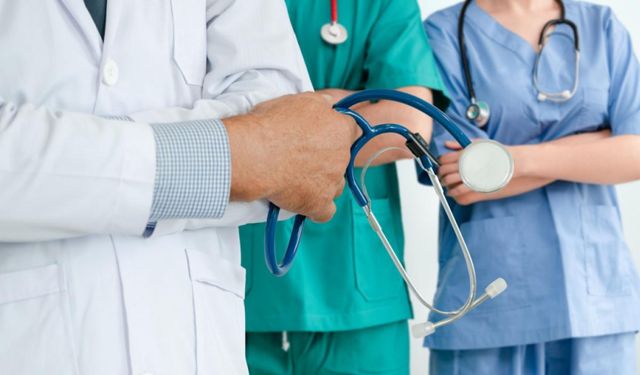 Sağlıkta tek tip dönemi: Çalışanların kıyafeti değişiyor, bakanlık renkleri belirledi