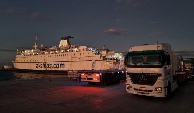 Türkiye'nin 25 insani yardım TIR'ı Refah'a hareket etti
