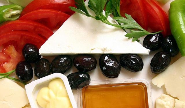 Zeytinle peyniri aynı anda yiyenler yandı: Sanıldığı kadar masum değil