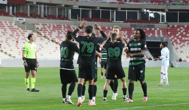 1. Lig'de gol yağmuru! 5 maçtır kazanamayan takım rakibine patladı