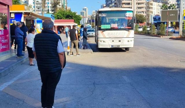 Adana'da toplu taşıma zammı tepki çekiyor