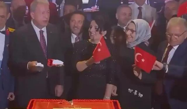 Algıya olguyla cevap: 'Hulusi Akar, çocuğa kılıçla pasta yedirdi' yalanı