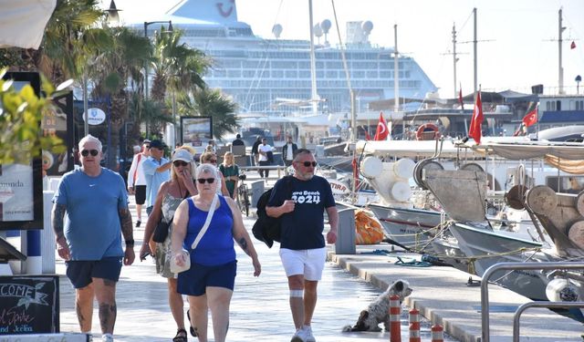 Bodrum'a iki kruvaziyerle 1853 yolcu geldi