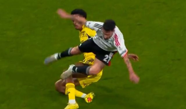 Derbide gerilim arttı! Kartlar havada uçuştu