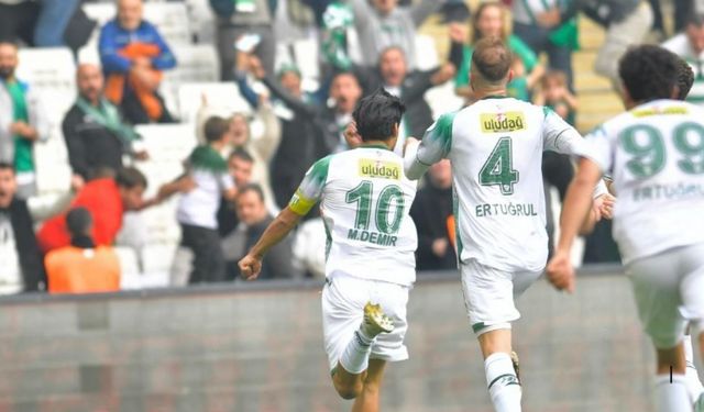 Efsane takım 90+1'de taraftarını sevinci boğdu