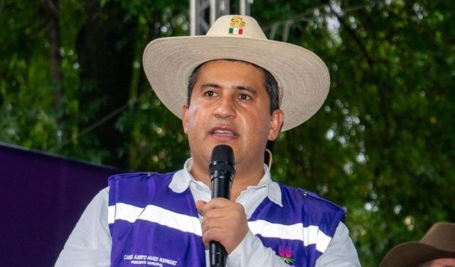 Festival suikasta sahne oldu! Belediye başkanı binlerce kişinin önünde öldürüldü