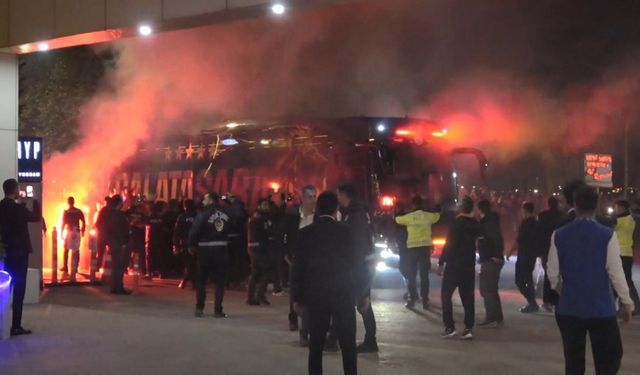 Galatasaray, Kocaeli'de coşkuyla karşılandı