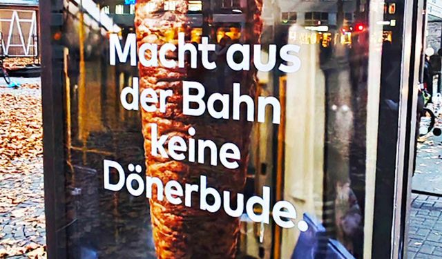 Köln'de döner üzerinden çirkin afiş: Türklere hakaret