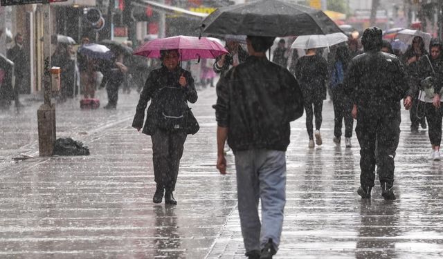 Meteoroloji uzmanından sağanak uyarısı: 3 gün sürecek, tüm yurdu etkileyecek!