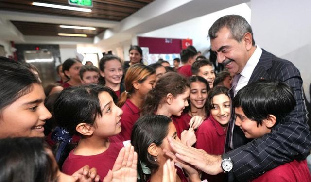 Milli Eğitim Bakanı Tekin'den Bursa ve Balıkesir'deki iki okula sürpriz ziyaret