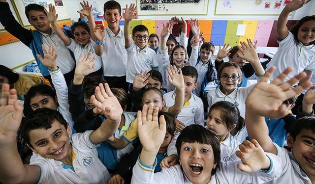 Milyonlarca öğrenci tatili bekliyor! Son ders zili çalacak