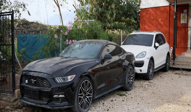 Milyonluk araçlar çürümeye terk edildi! 20 yıldır satılmayı bekleyenler var