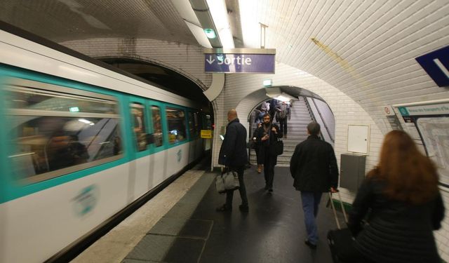Paris metrolarında korku... Fransızlar 'kadın vagonu' istedi: Japonya ve Dubai gibi olalım