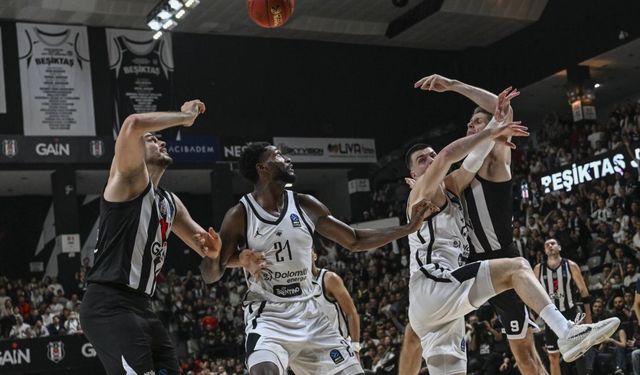 Şehitlerimizin unutulmadığı maçta Beşiktaş'tan muhteşem zafer