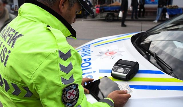 Sürücüler dikkat: 993 TL ceza yazılacak! Artık mecburiyet getirildi