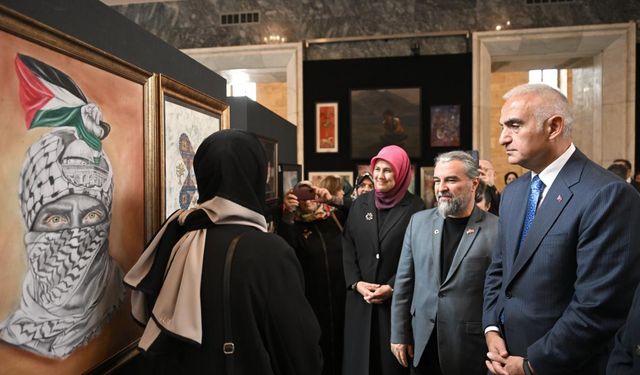 TBMM Başkanı Kurtulmuş, 'Hilalin Işığında' başlıklı sanat sergisini gezdi
