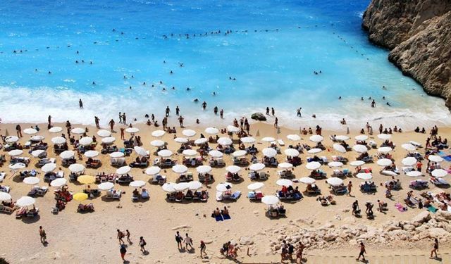 Türkiye'den turizm atağı! Bakan Ersoy: Gelir 50 milyar dolara yükseldi