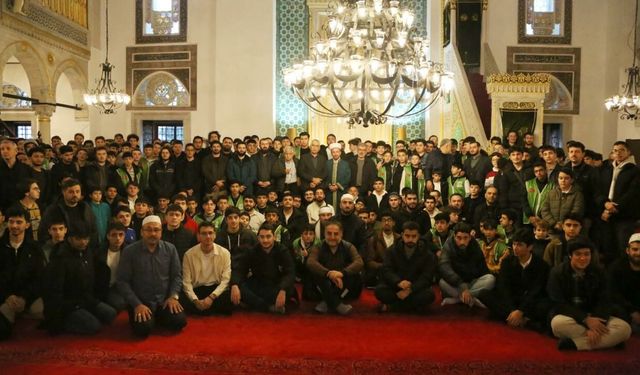 52 ilde 3 bin 200 liseli genç, sabah namazında buluştu