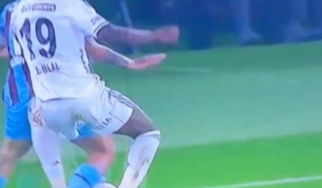 Dev maçta kırmızı kart! Hakem VAR'a gidip verdi