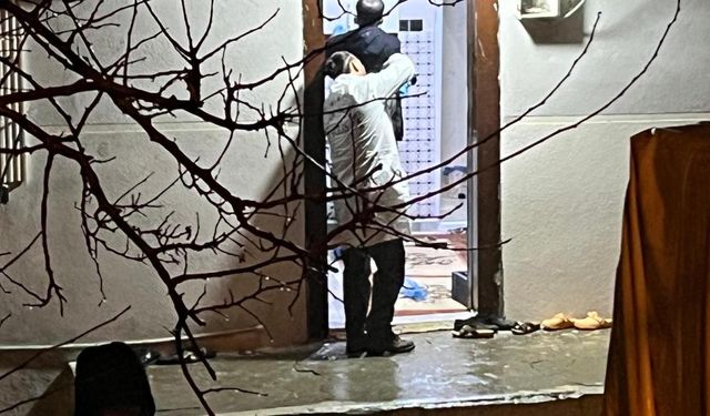 Eşini ve bacanağını tabancayla öldürdü