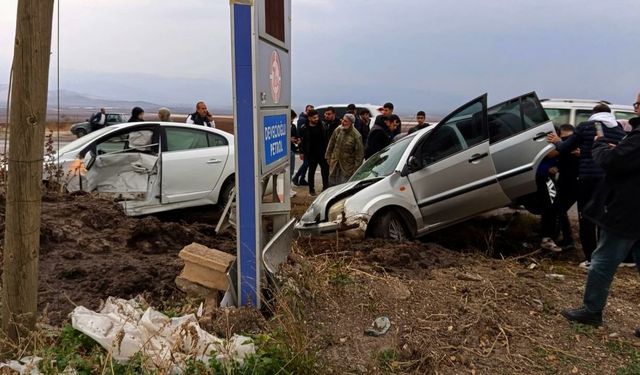 Gaziantep'te iki ayrı kazada 5 kişi yaralandı