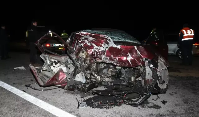 Polisten Kaçan Otomobil Ters Yöne Girdi: 5 Ölü, 1 Yaralı