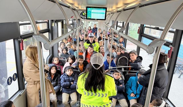 Konya Büyükşehir'den nezaket otobüsü: Öğrencilere trafik kültürü aşılanıyor!