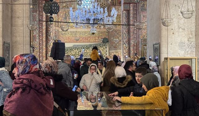 Mevlana Müzesi'nde 'Şebiarus' yoğunluğu: Vatandaş akın etti