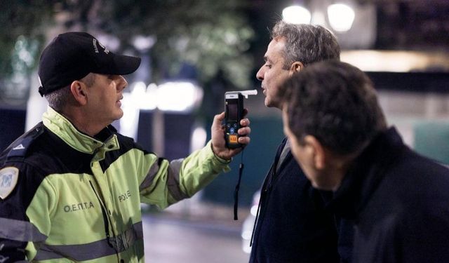 Miçotakis polis uygulamasına takıldı