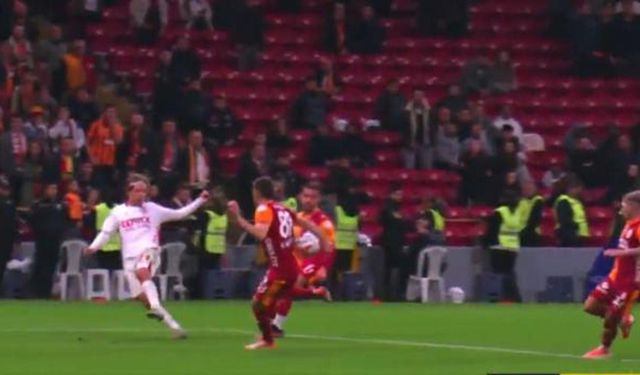 Son dakika penaltı pozisyonuna zehir zemberek tepki! 'Bu gece bir skandal yaşandı'