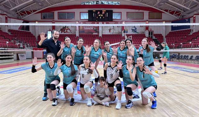Vezirköprülü voleybolcular finalde