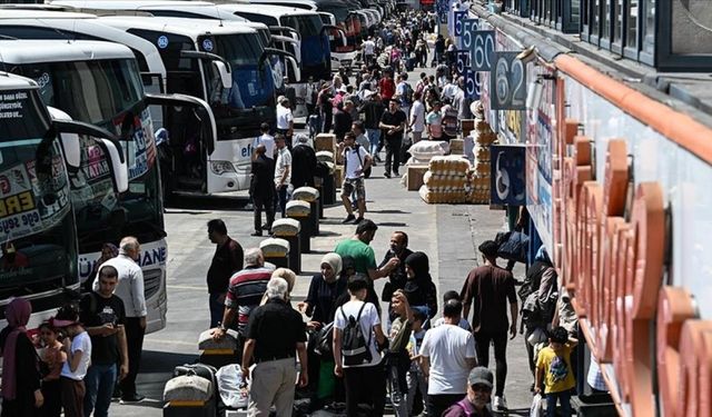 Yılbaşı tatilini 4 güne uzattılar! Türkiye'de 750 bin kişi yollara dökülecek