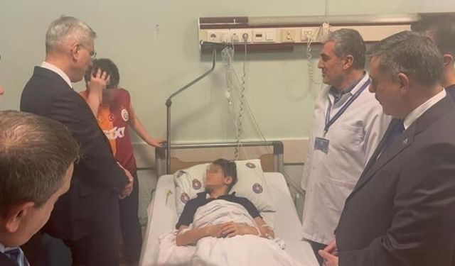 Bakanlar Kahramanmaraş'taki Okul Saldırısında Yaralanan Öğrencileri Ziyaret Etti