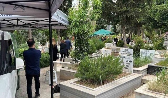 Boğazına Çilek Kaçan Minik Mustafa Mersin'de Toprağa Verildi