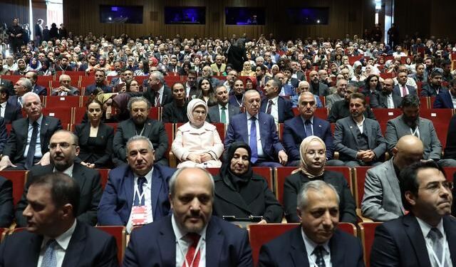 Cumhurbaşkanı Erdoğan, 'Bir Adam Yaratmak' Filminin Galasında Yer Aldı