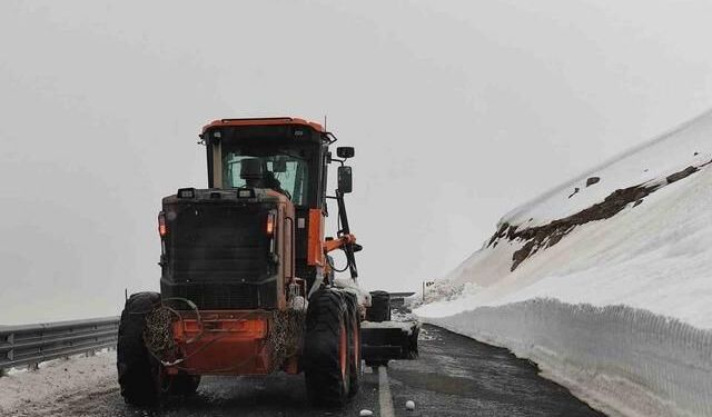 Kapalı olan Ardahan-Ardanuç kara yolu ulaşıma açıldı