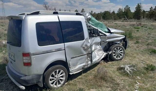 Konya'da Tır ve Hafif Ticari Araç Çarpıştı: 1 Kişi Hayatını Kaybetti