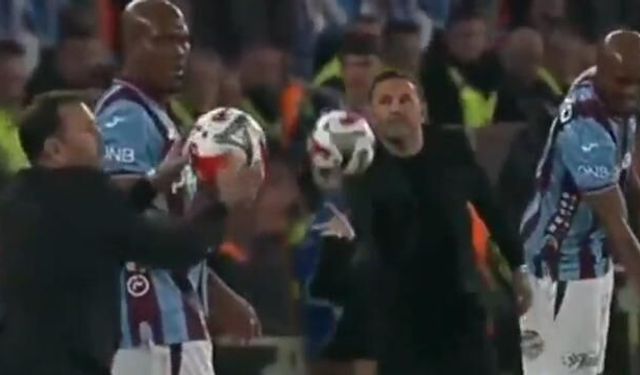 Okan Buruk'tan Maç Sırasında Sıradışı Müdahale