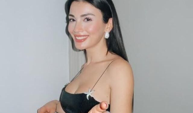 Özge Yağız ve Alperen Duymaz Yeni Projede Bir Araya Geliyor