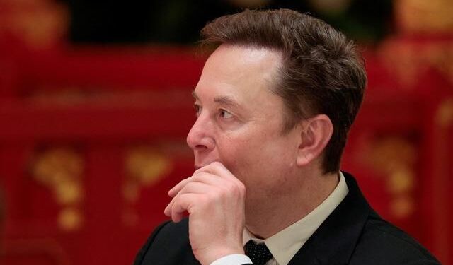 Elon Musk ile Fotoğraf Çektiren Kişinin Kimliği Ortaya Çıktı