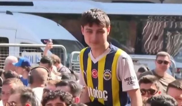 Galatasaray Şampiyonluk Kutlamasında Fenerbahçeli Taraftarın Varlığı Dikkat Çekti