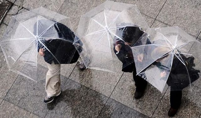 İstanbul'da Sıcaklıklar Düşüyor: Salı Akşamı Sağanak Yağış Başlıyor