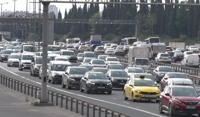 Kurban Bayramı Tatili Başladı, TEM Otoyolu'nda Trafik Yoğunluğu Yaşanıyor