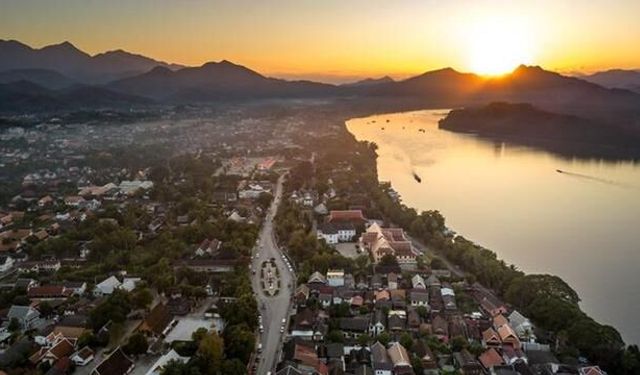Laos'ta Mağarada Mahsur Kalan 7 Kişiden 5'i Kurtarıldı