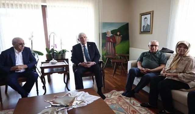 Müsavat Dervişoğlu, Ekrem İmamoğlu'nun Ailesini Bayramda Ziyaret Etti