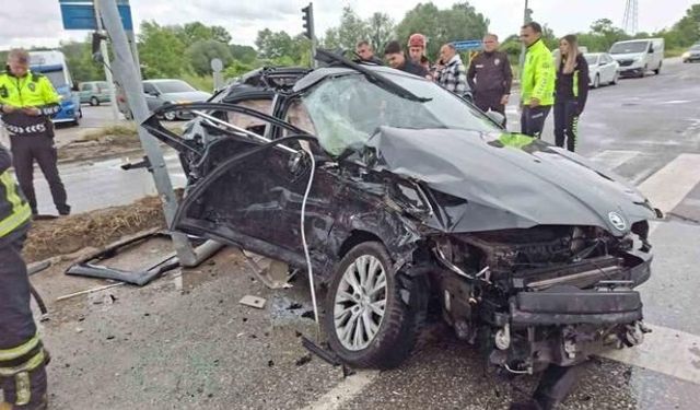 Sakarya Akyazı'da Tır, Otomobil ve Minibüsün Karıştığı Kazada 6 Kişi Yaralandı