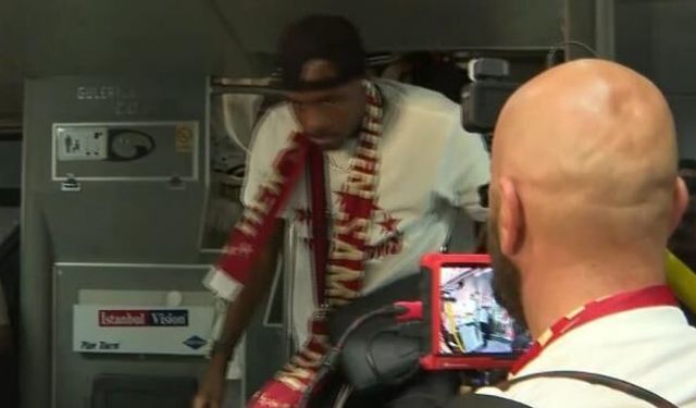 Şampiyonluk Kutlamalarında Victor Osimhen'in Yalnızlığı Dikkat Çekti