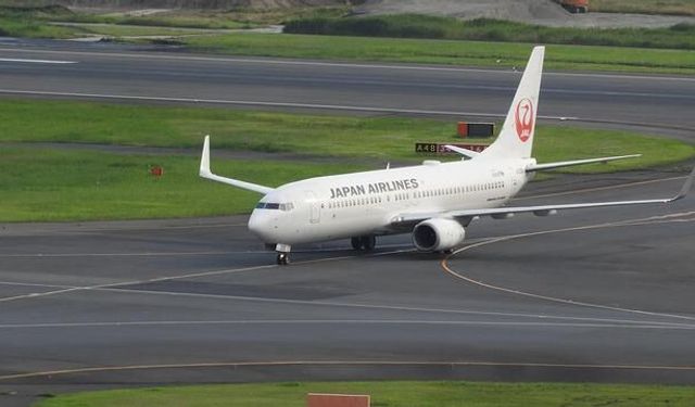 Tokyo'da Japonya Hava Yolları Uçağı Lastik Sorunu Nedeniyle Acil İniş Yaptı
